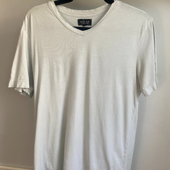 V NECK VELVET BY GRAHAM AND SPENCER BRAND SHORT SLEEVE T SHIRT - Picture 1 of 4